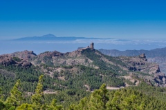 Roque Nublo. W tle Teneryfa